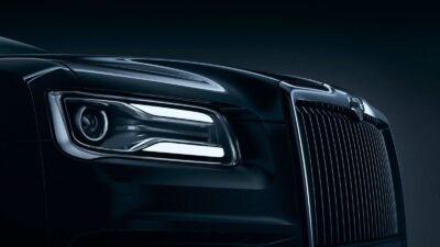 Aurus Senat's sleek design with modern headlights.