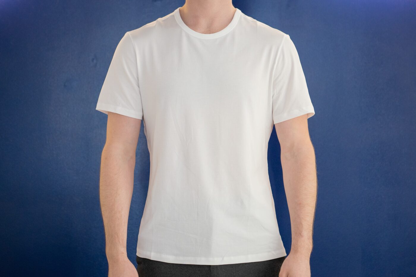 Lululemon white tee on model 