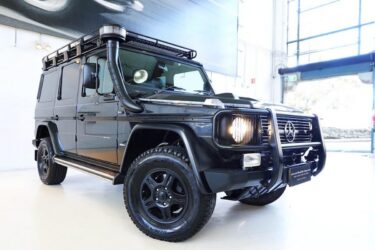 Mercedes G-Wagen with off-road gear in Sydney.