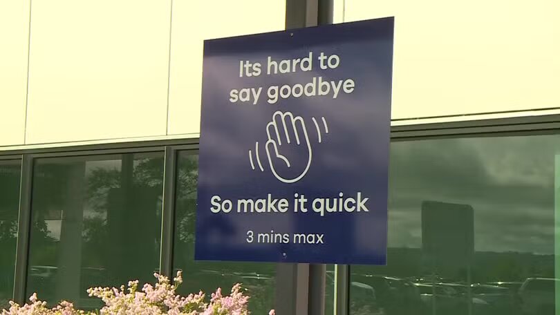 New Zealand Airport: Hug Limit 3 Minutes Max